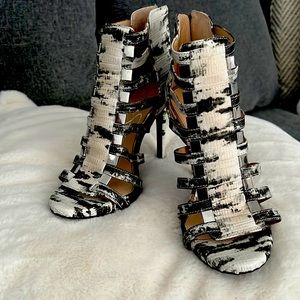 Jessica Simpson snakeskin pumps